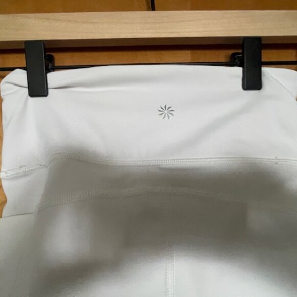 Athleta Stash 7" Shorts - Picture 5 of 5